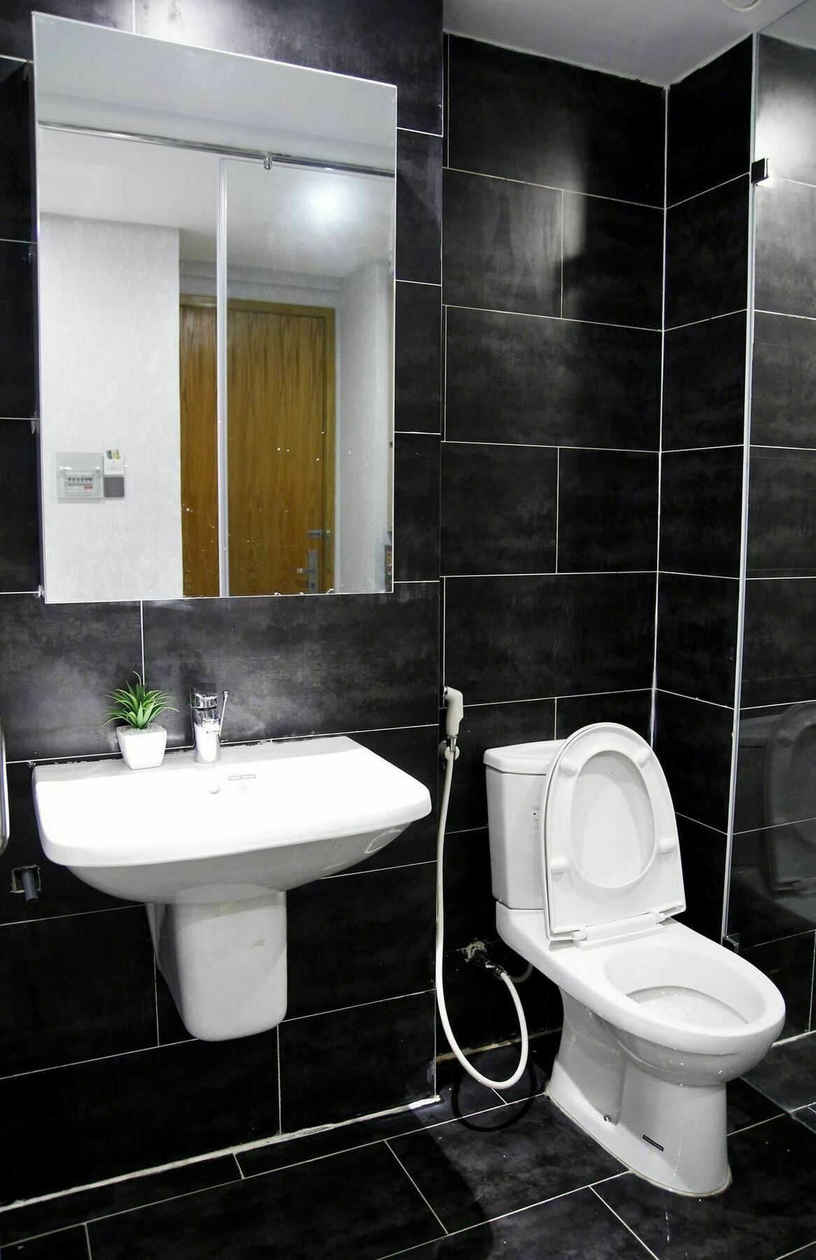 Full House Retreat - The Water Front Aparthotel Ho Chi Minh City Bagian luar foto